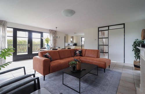 Makkum Cabin | Detached dune villa with a spacious yard, bathtub, and two patios close to the beach at Beach Resort Makkum.