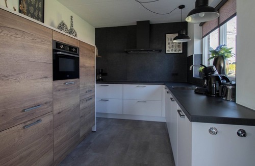 Makkum Cabin | Detached fisherman's villa with sauna, bathtub, and patio above the water at Beach Resort Makkum on the IJsselmeer.