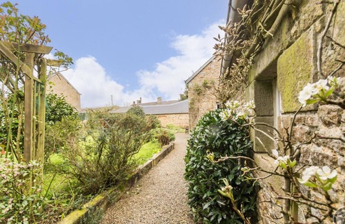 Coulouvray-Boisbenatre Cottage | Detached house with enclosed garden in Normandy
