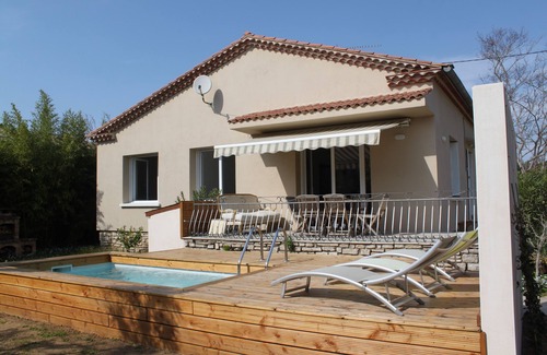 Saint-Quentin-la-Poterie House | Detached single storey house