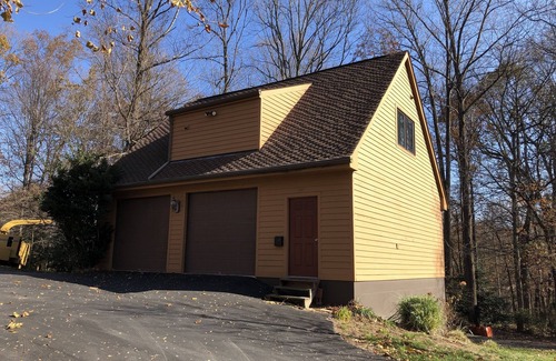 Vienna Apartment | Detached Garage Apt, Private Entrance, High Speed FIOS, Safe Location, Parking.