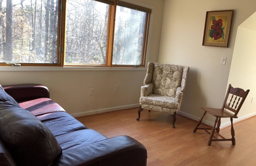 Vienna Apartment | Detached Garage Apt, Private Entrance, High Speed FIOS, Safe Location, Parking.
