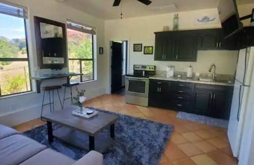 Fallbrook House | Detached guest house on private gated Spanish Estate with a pool, Temecula close