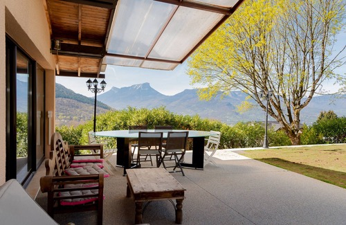 Saint-Jean-dʼArvey House | "Detached House with swimming pool and spa" with Private Pool, Whirlpool & Wi-Fi