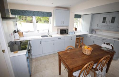 Fowey House | Detached House 2 Bed Sleeps 4 Parking