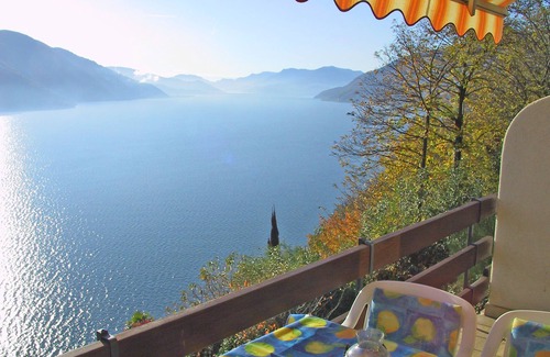 Cardada Apartment | Detached house in a residence with swimming pool on an elevated slope