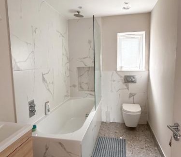 Horley Apartment | Detached House near Gatwick Airport