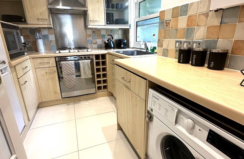 St. Johns Wood House | Detached house with FREE PARKING & Wi-Fi in Little Venice near Paddington