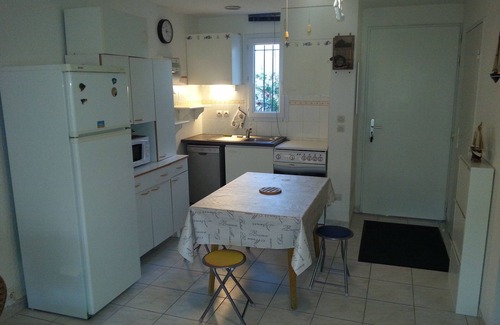 Gruissan Cabin | Detached house with terraces, garden and swimming pool.