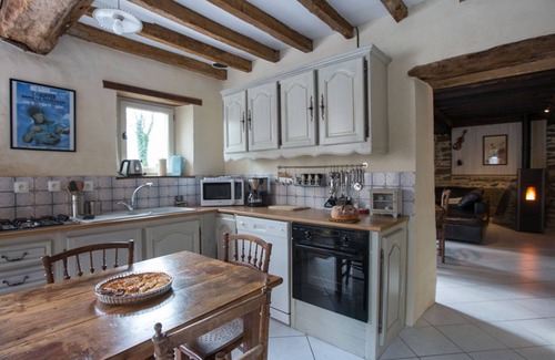 Saint-Ebremond-de-Bonfosse Cottage | Detached house with terrace, pellet stove and peaceful garden.