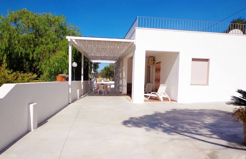 Marina di Felloniche House | Detached villa with garden 400m from the sea