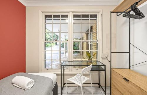 Pymble House | Detached Single Room - Central Spot in Pymble - Shared Bathroom