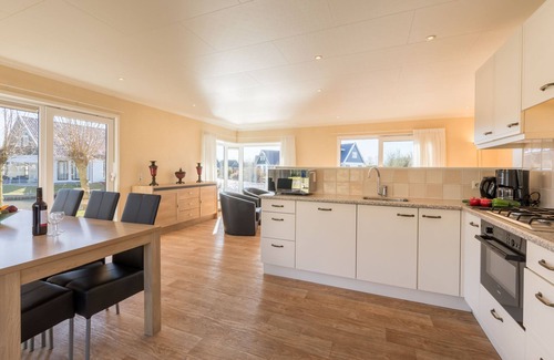 Gasselternijveen Villa | Detached villa with washing machine, around a lake area
