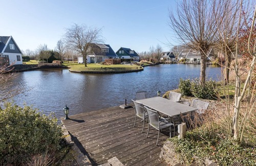 Gasselternijveen Villa | Detached villa with washing machine, around a lake area