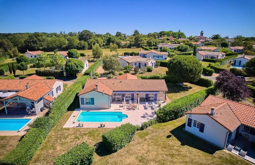 Vasles Villa | Detached villa 4 pers., 2 bathrooms, private pool 4 persons