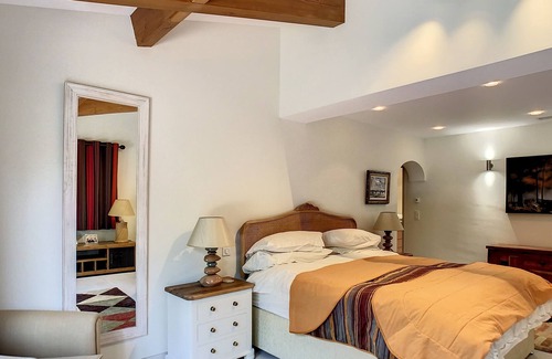Ceret House | Detached Villa in beautiful, rural location, private pool, great views Céret 15mins, Med 30 mins