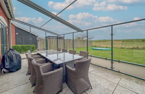Colijnsplaat House | Detached villa with sauna and garden