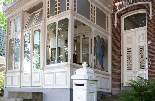 Oostwoud House | Detached villa with large garden on the water, hot tub, sauna and boats