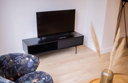 Rotterdam Apartment | Detailed 1 Bedroom Serviced Apartment 63m2 -MNLD-