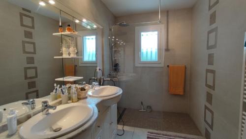 Polliat Bed & Breakfast | Deux Chambres Doubles pour 4 personnes