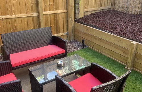 South Side House | Dew Drop Inn ~ 2 Bed 2 Bath Townhouse with Parking and Outdoor Seating!