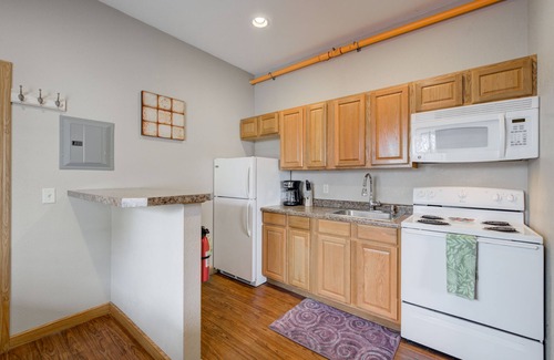 Pepin Condo | Dewdrop Condo - Spacious Studio For 2 By Beach!