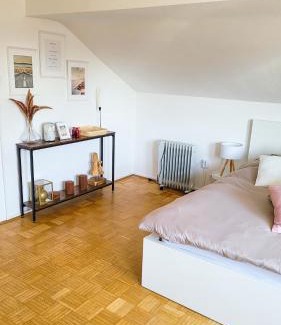 Freilassing Apartment | DG R- Helle 2-Zimmer Wohnung nähe Salzburg
