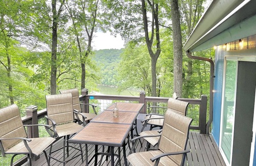 Albany Cottage | DHL Lake View Escape - 1 mi from Marina!