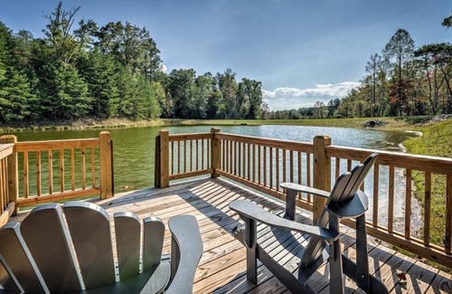 Hemp Cabin | Dialed Inn- Pet Friendly | Dock on Private Lake | Arcade Games