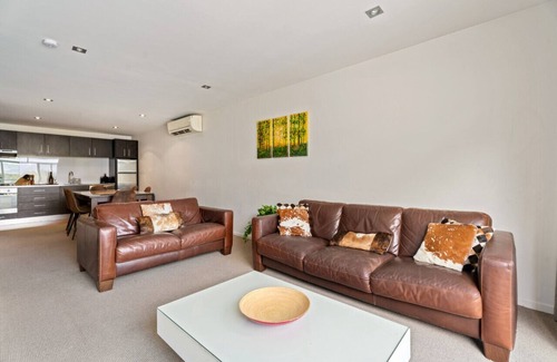 Queenstown City Centre House | Diamond Destination ZQN 8 - Lake & Mountain Views