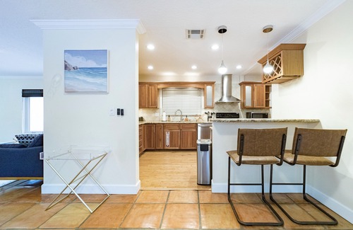Central Fort Lauderdale House | DIAMOND ESTATES: FT LAUDERDALE - 4 QUEEN, 2 FULL, 2 FULL BATH, POOL & PATIO AREA