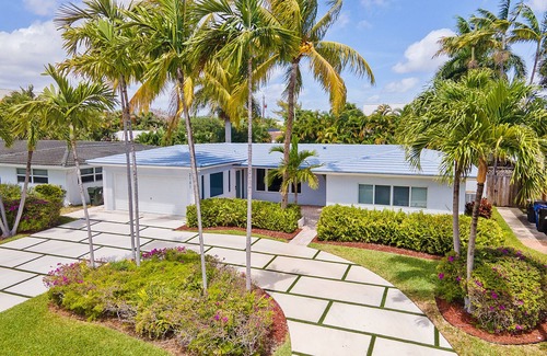Central Fort Lauderdale House | DIAMOND ESTATES: FT LAUDERDALE - 4 QUEEN, 2 FULL, 2 FULL BATH, POOL & PATIO AREA