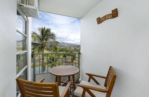 Waikiki Condo | Diamond Head View Renovated Corner Unit, AC, W/D, FREE Wi-Fi & Parking!