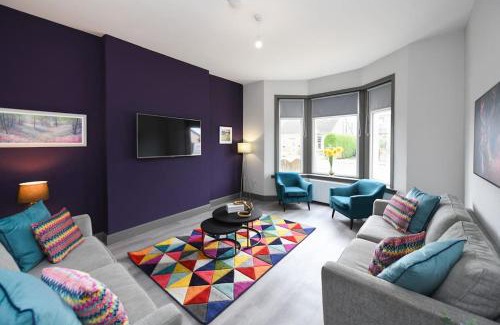 Airdrie House | Diamond House - 4 bedroom luxury home