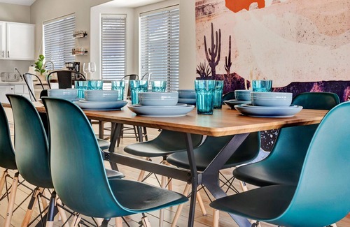 Chandler House | DIAMOND IN THE DESERT π Chandler's Spacious Getaway π