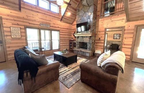 Broken Bow House | Diamond In The Pines