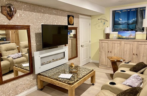 Black Diamond Apartment | Diamond Mountain Sleep & Spa Suite Retreat & Relax