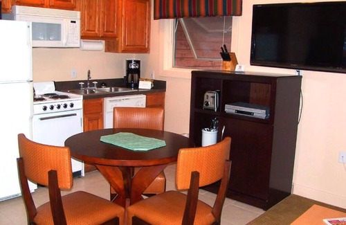Pittman Center Villa | Diamond Resorts Bent Creek Golf Village - 1 Bed Accessible Roll-in Shower