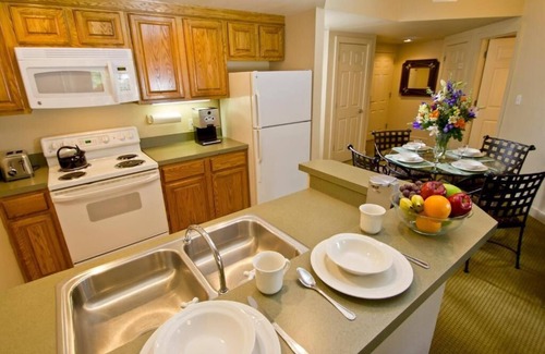 Pittman Center Villa | Diamond Resorts Bent Creek Golf Village - 1 Bed Accessible Roll-in Shower