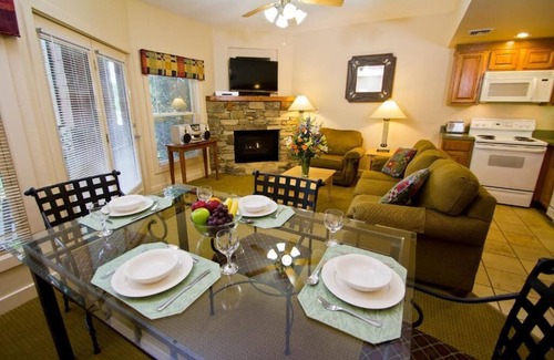Pittman Center Villa | Diamond Resorts Bent Creek Golf Village - 1 Bed Accessible Roll-in Shower