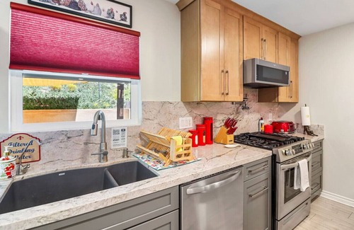 Hemet House | Diamond Retreat-Kid & Pet Friendly.
