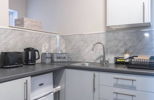 Moseley Apartment | Diamond Studio Luxury Flat for 3 [WiFi + Parking]