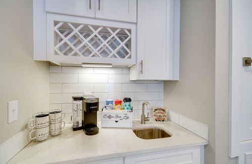 Diamondhead Condo | Diamondhead Retreat w/Deck, Pool & Golf!