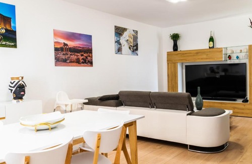 Villaggio Mose Apartment | Diana Holiday Home