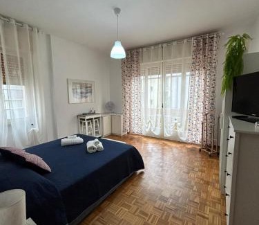 Diano Marina Apartment | Diano Marina: Luminoso quadrilocale 4 passi dal mare e ai servizi. Posto auto riservato.