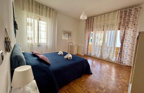 Diano Marina Apartment | Diano Marina: Luminoso quadrilocale 4 passi dal mare e ai servizi. Posto auto riservato.