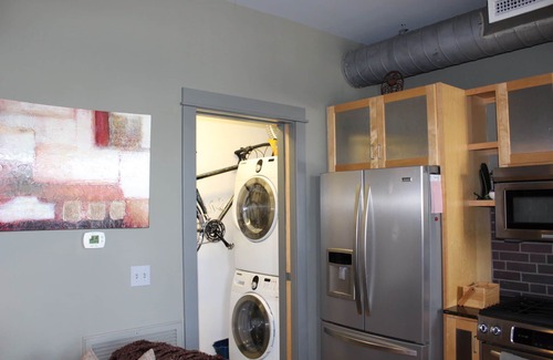 Fayetteville Condo | Dickson Street Wine Retreat | Steps from University of Arkansas campus!