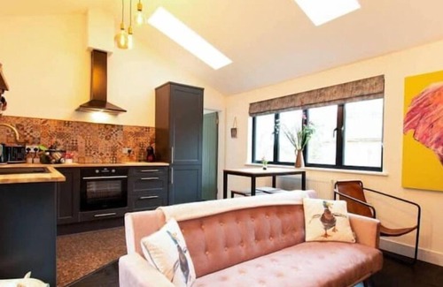Maidstone House | Diesel's Desirable Den, Dogs Welcome, Parking