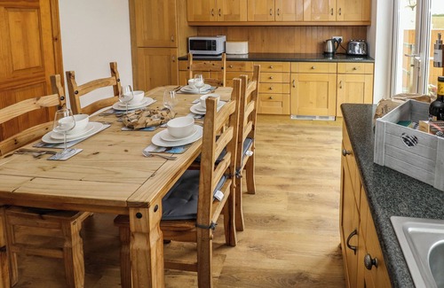 Penycwm Cottage | DILL COTTAGE, pet friendly, country holiday cottage in Newgale