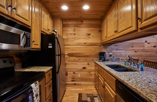 Boone Cabin | Dillard Cabin 2BR/2BA Cabin Near Blue Ridge Parkway